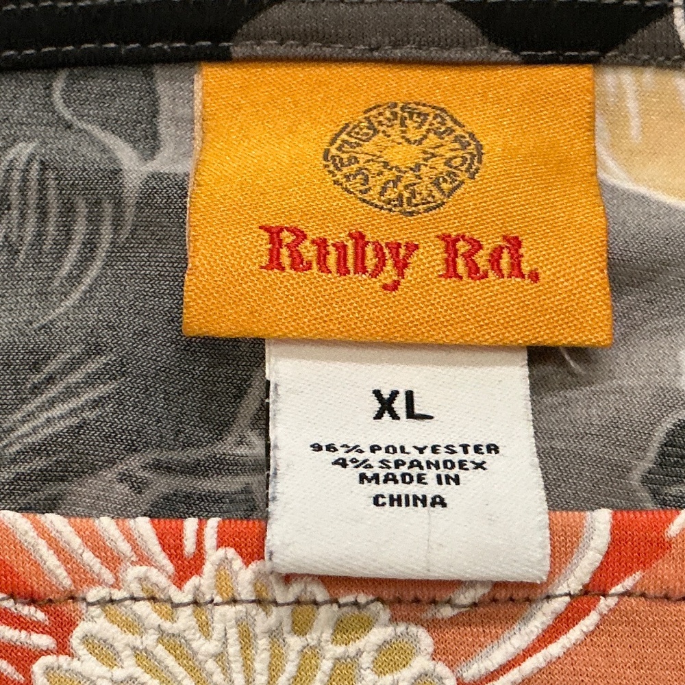Red Ruby XL 3/4 sleeve floral top - Picture 3 of 9